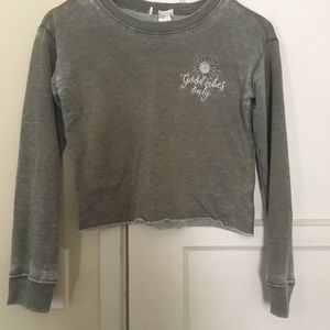 TILLY’S “GOOD VIBES ONLY” CROPPED CREW NECK SHIRT